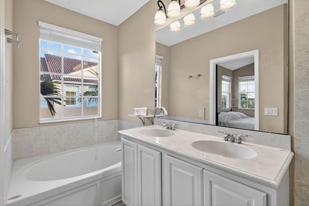 На продажу: $575,000 (4 спален, 2 ванн, 1599 Квадратных фут)