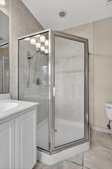 На продажу: $575,000 (4 спален, 2 ванн, 1599 Квадратных фут)