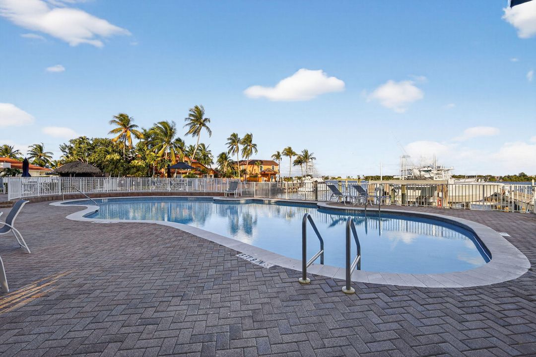 На продажу: $575,000 (4 спален, 2 ванн, 1599 Квадратных фут)