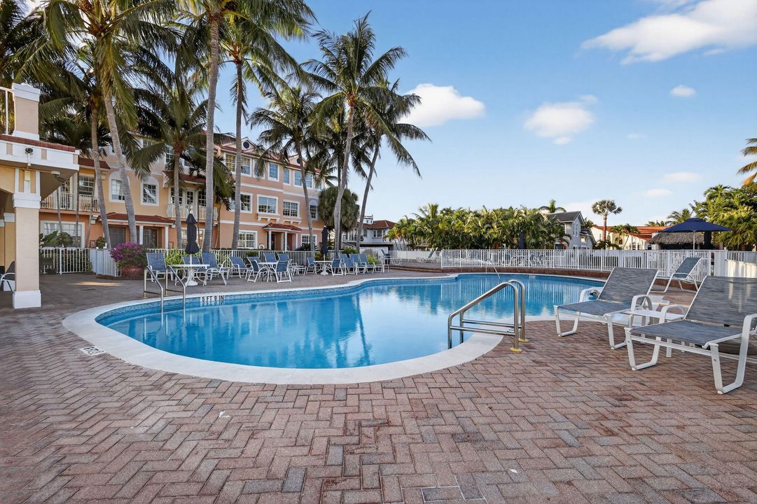 На продажу: $575,000 (4 спален, 2 ванн, 1599 Квадратных фут)