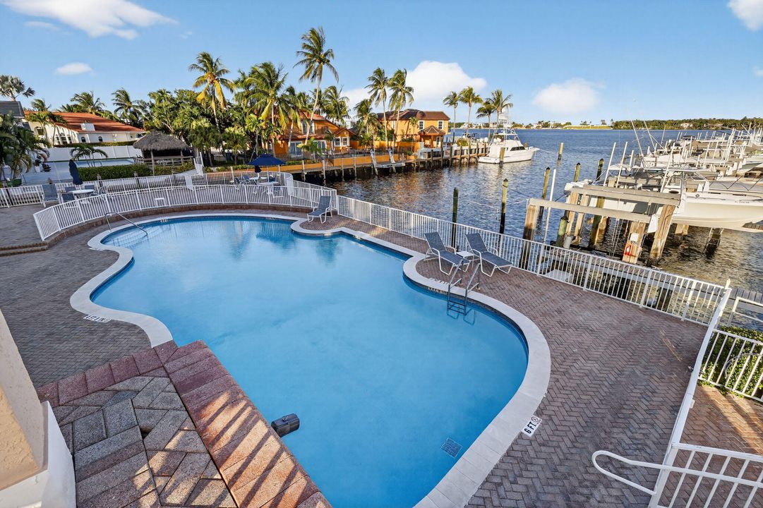 На продажу: $575,000 (4 спален, 2 ванн, 1599 Квадратных фут)