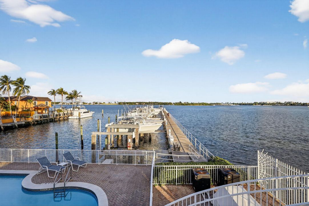 На продажу: $575,000 (4 спален, 2 ванн, 1599 Квадратных фут)