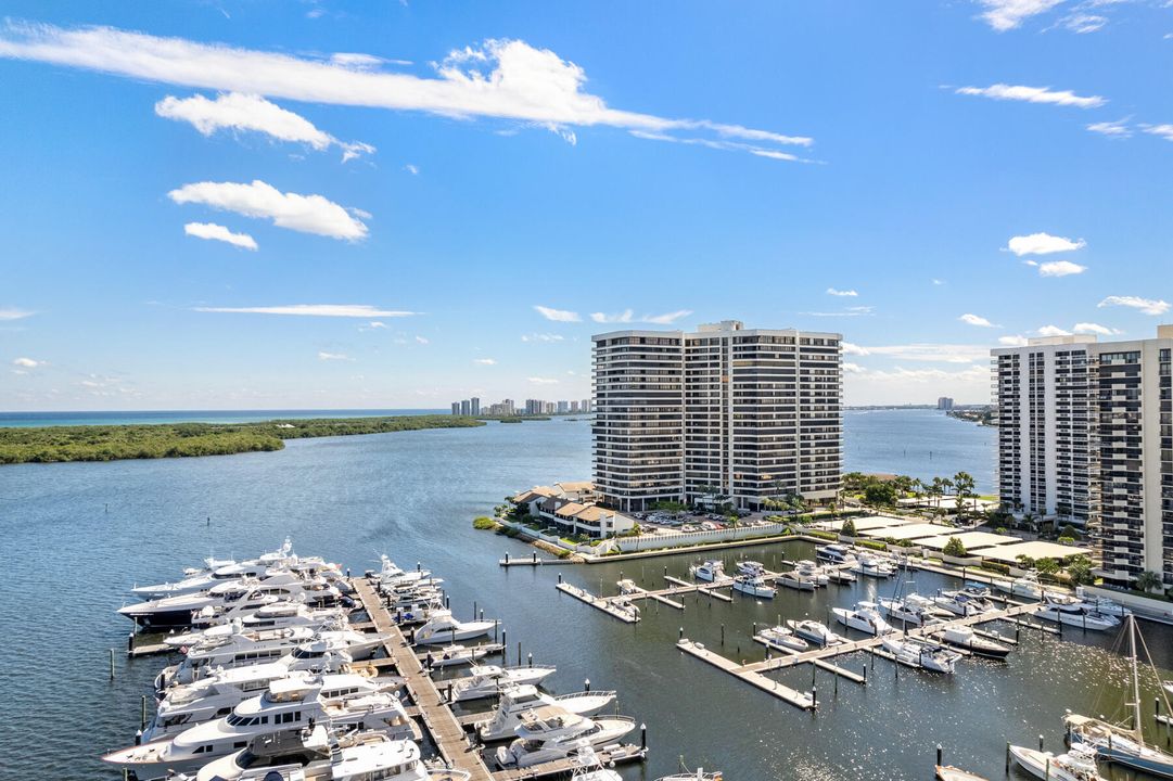 For Sale: $1,100,000 (2 beds, 2 baths, 2448 Square Feet)