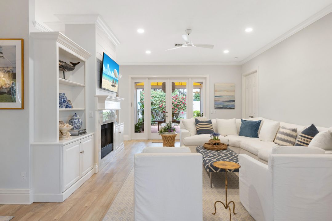 For Sale: $899,000 (2 beds, 2 baths, 2477 Square Feet)