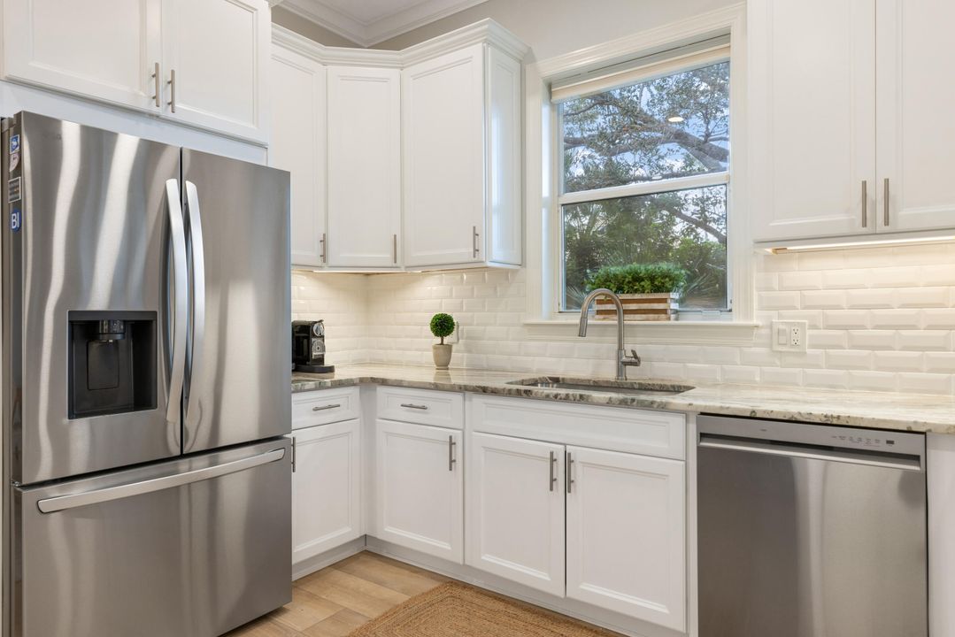 For Sale: $899,000 (2 beds, 2 baths, 2477 Square Feet)