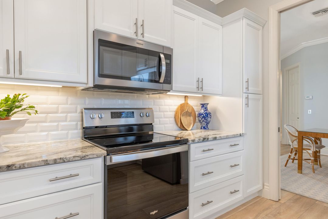 For Sale: $899,000 (2 beds, 2 baths, 2477 Square Feet)