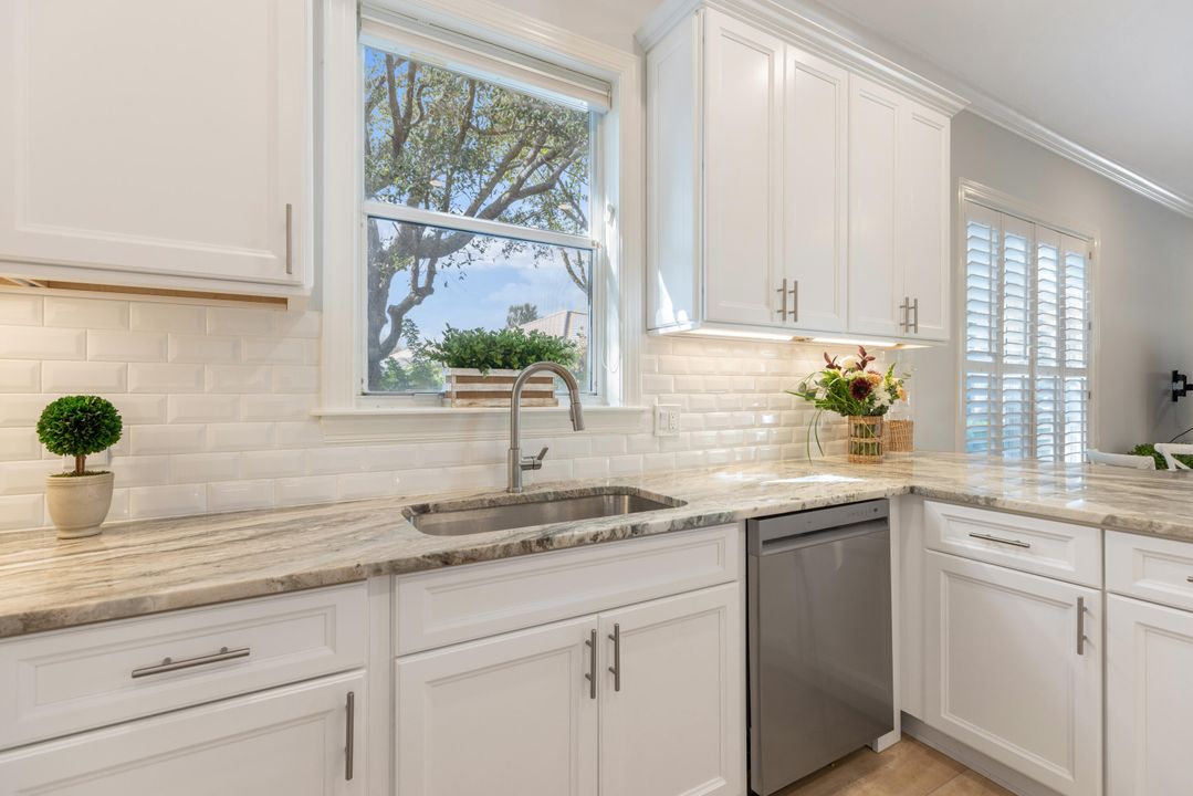 For Sale: $899,000 (2 beds, 2 baths, 2477 Square Feet)