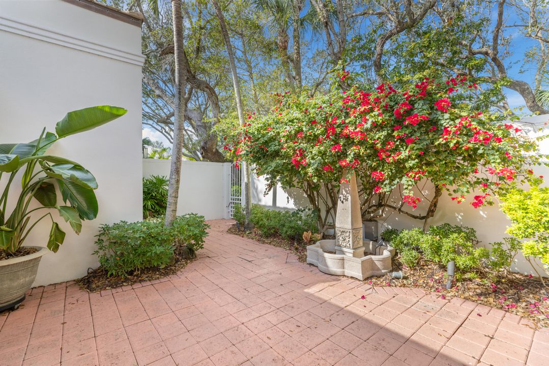 For Sale: $899,000 (2 beds, 2 baths, 2477 Square Feet)