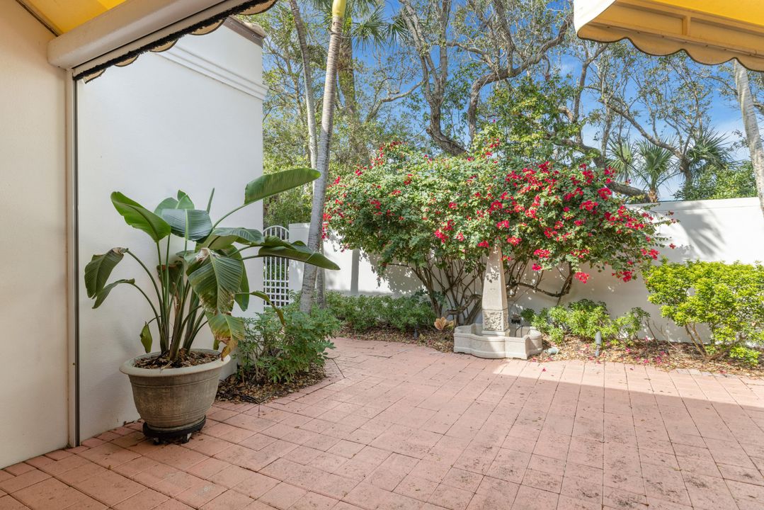 For Sale: $899,000 (2 beds, 2 baths, 2477 Square Feet)