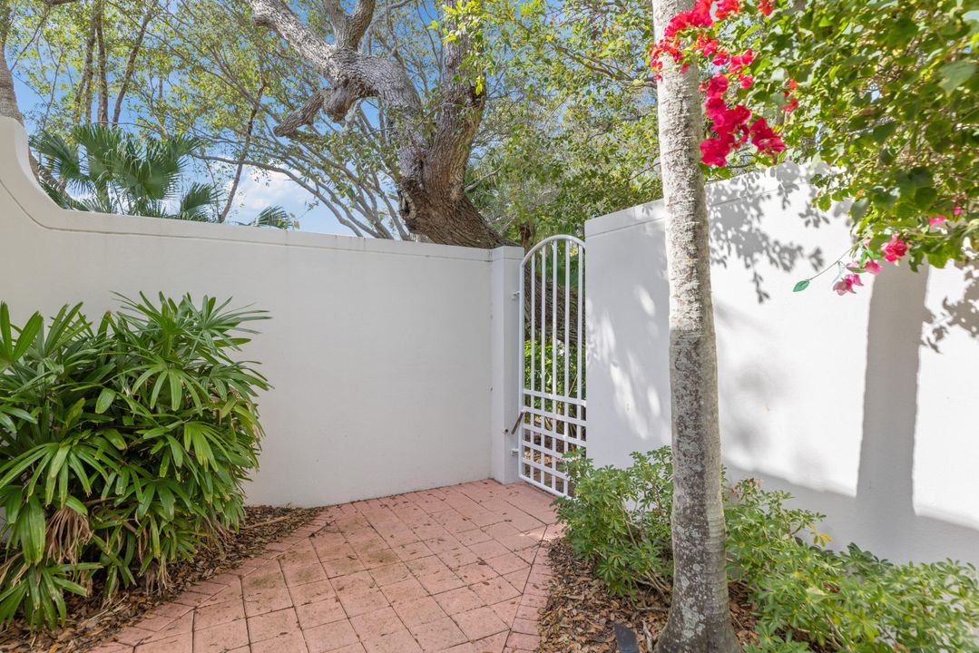 For Sale: $899,000 (2 beds, 2 baths, 2477 Square Feet)