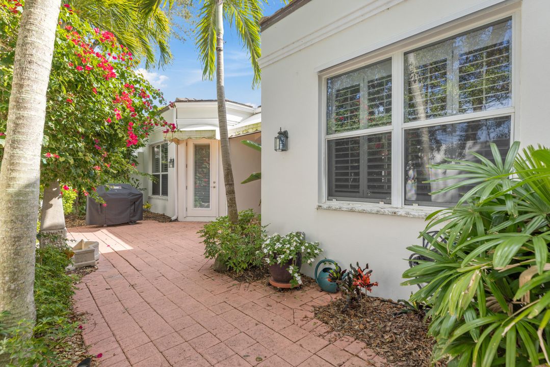 For Sale: $899,000 (2 beds, 2 baths, 2477 Square Feet)