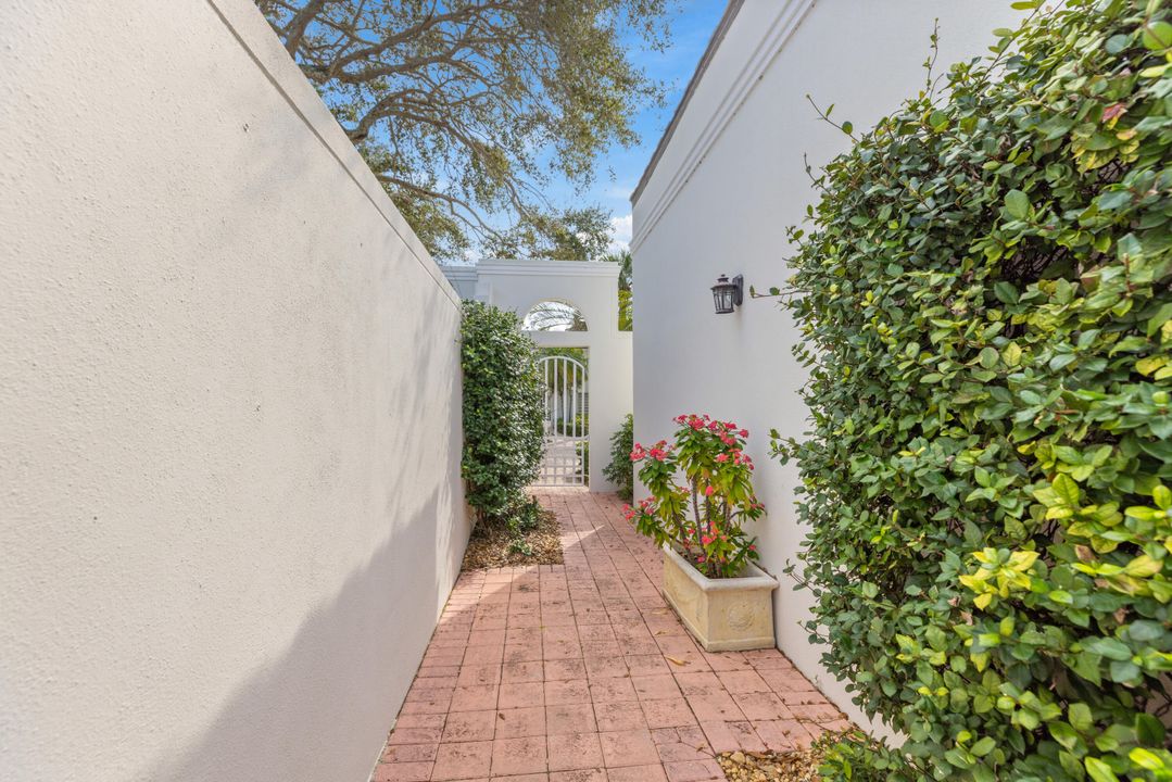 For Sale: $899,000 (2 beds, 2 baths, 2477 Square Feet)