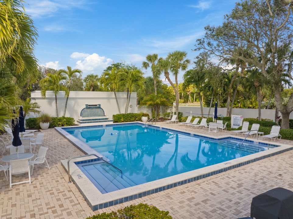 For Sale: $899,000 (2 beds, 2 baths, 2477 Square Feet)