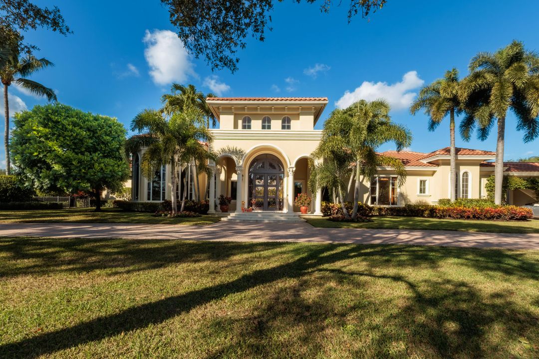 For Sale: $5,495,000 (6 beds, 5 baths, 6780 Square Feet)