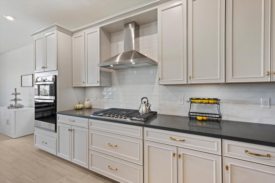 For Sale: $680,000 (4 beds, 3 baths, 3275 Square Feet)