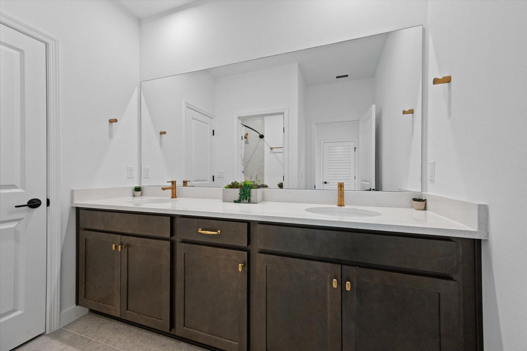 For Sale: $680,000 (4 beds, 3 baths, 3275 Square Feet)