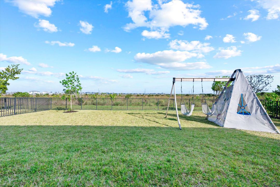 For Sale: $680,000 (4 beds, 3 baths, 3275 Square Feet)