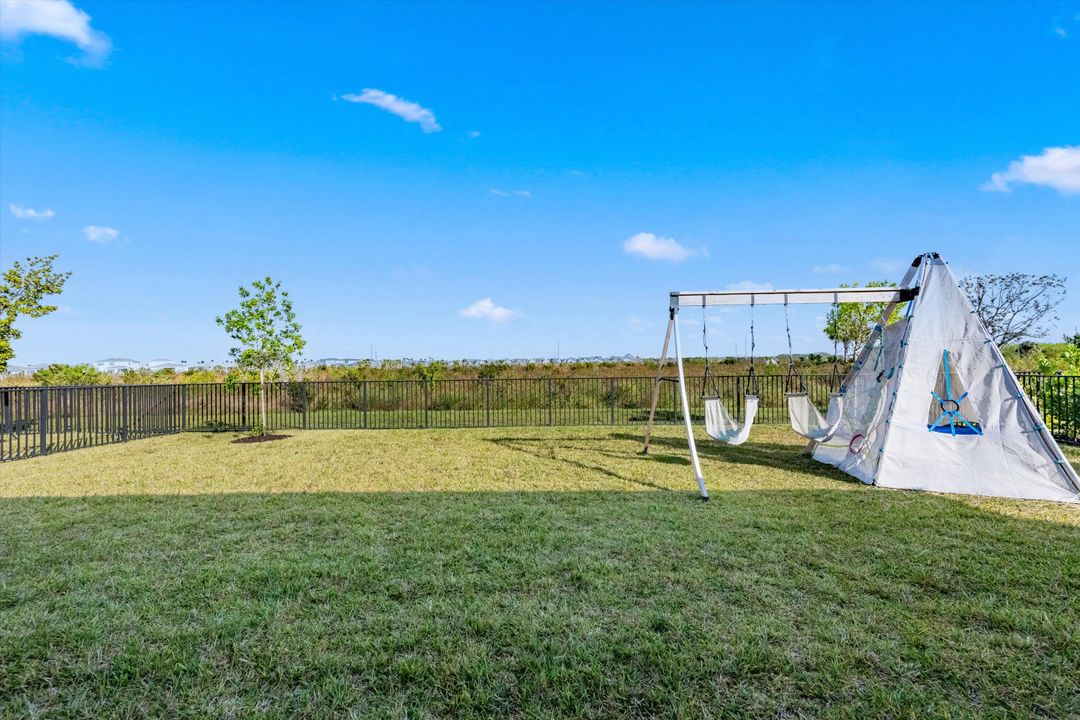 For Sale: $680,000 (4 beds, 3 baths, 3275 Square Feet)