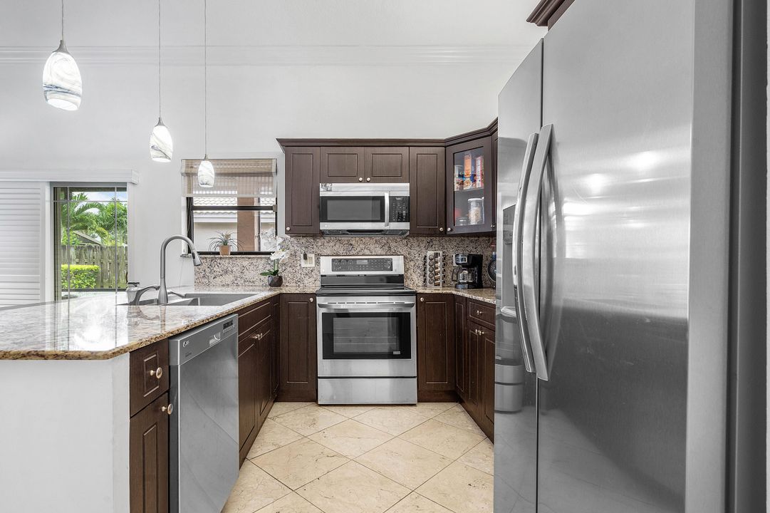 For Sale: $585,000 (3 beds, 2 baths, 1546 Square Feet)