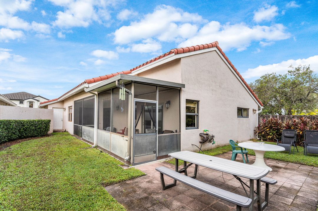 For Sale: $585,000 (3 beds, 2 baths, 1546 Square Feet)