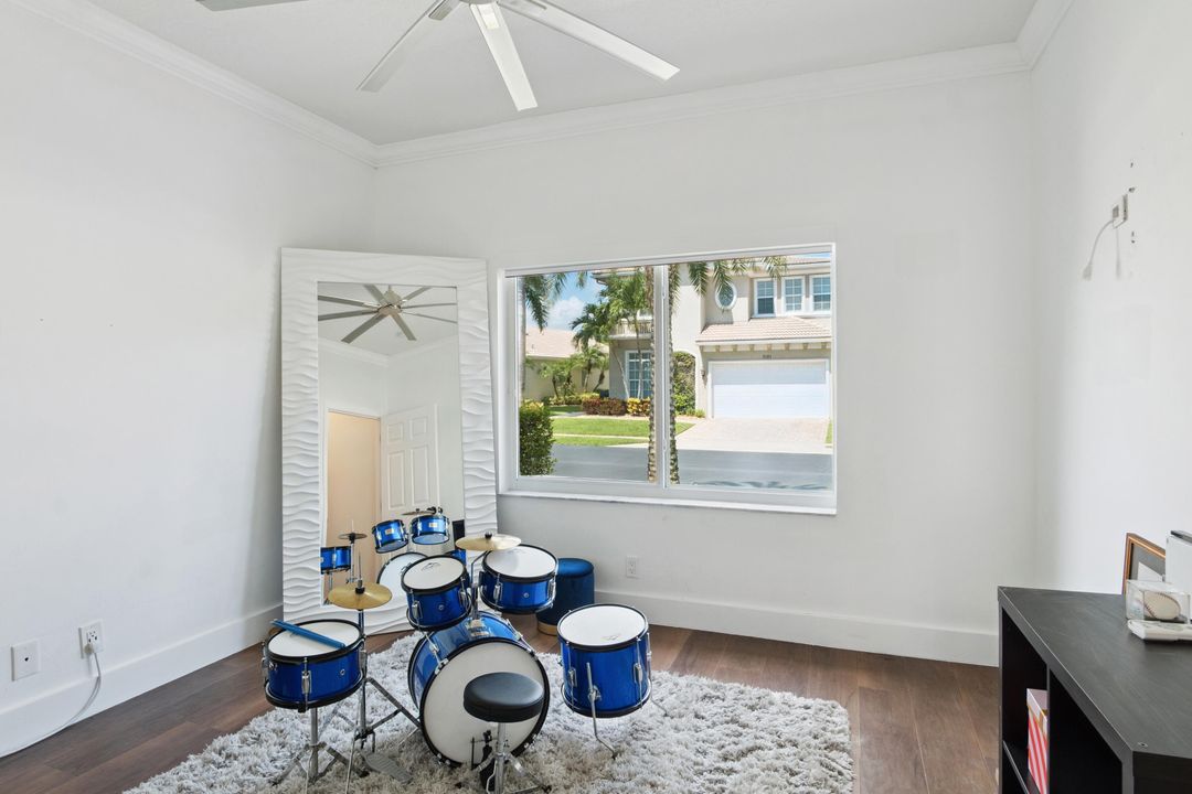 For Sale: $899,750 (3 beds, 2 baths, 1628 Square Feet)