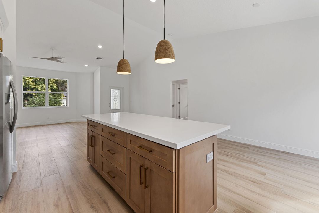 En Venta: $489,900 (4 camas, 2 baños, 1741 Pies cuadrados)