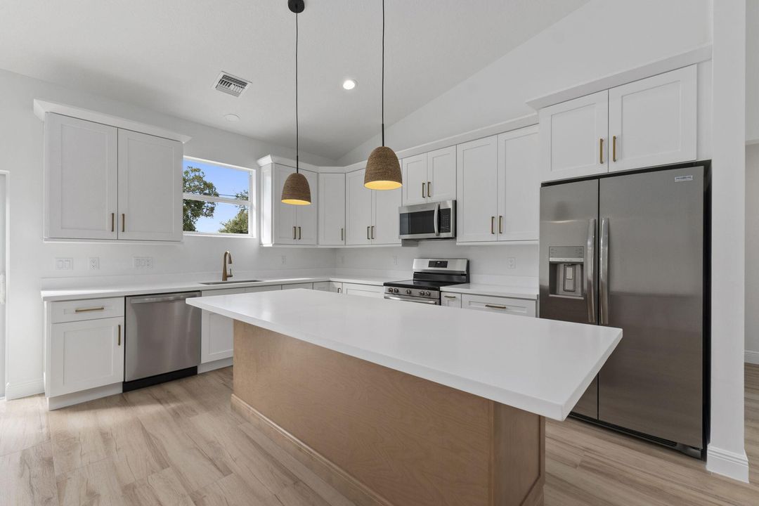 En Venta: $489,900 (4 camas, 2 baños, 1741 Pies cuadrados)