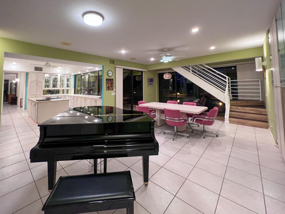 На продажу: $2,500,000 (5 спален, 4 ванн, 5099 Квадратных фут)