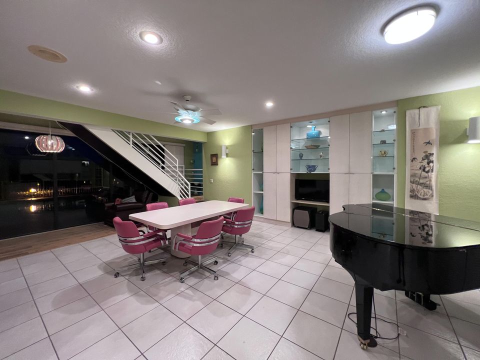 На продажу: $2,500,000 (5 спален, 4 ванн, 5099 Квадратных фут)