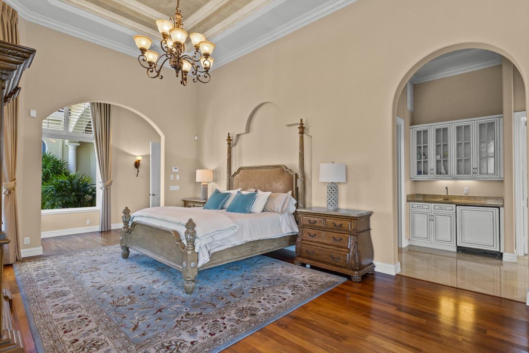 For Sale: $5,495,000 (6 beds, 5 baths, 6780 Square Feet)