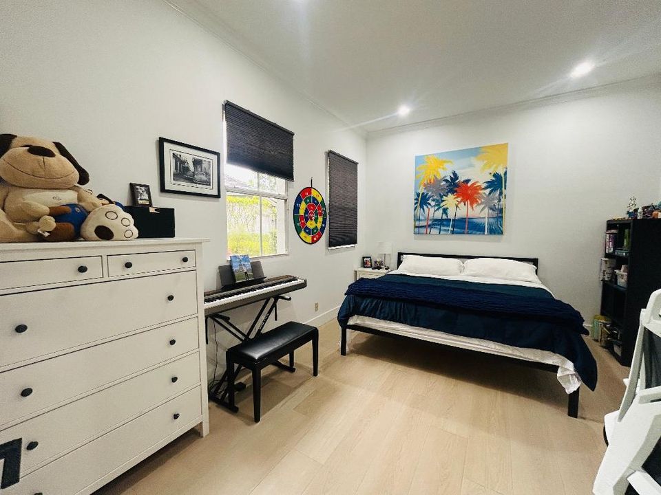 For Sale: $939,000 (3 beds, 2 baths, 1965 Square Feet)