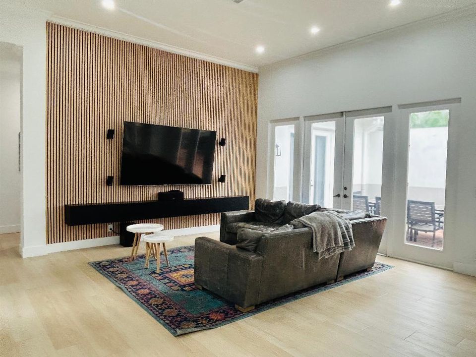 For Sale: $939,000 (3 beds, 2 baths, 1965 Square Feet)