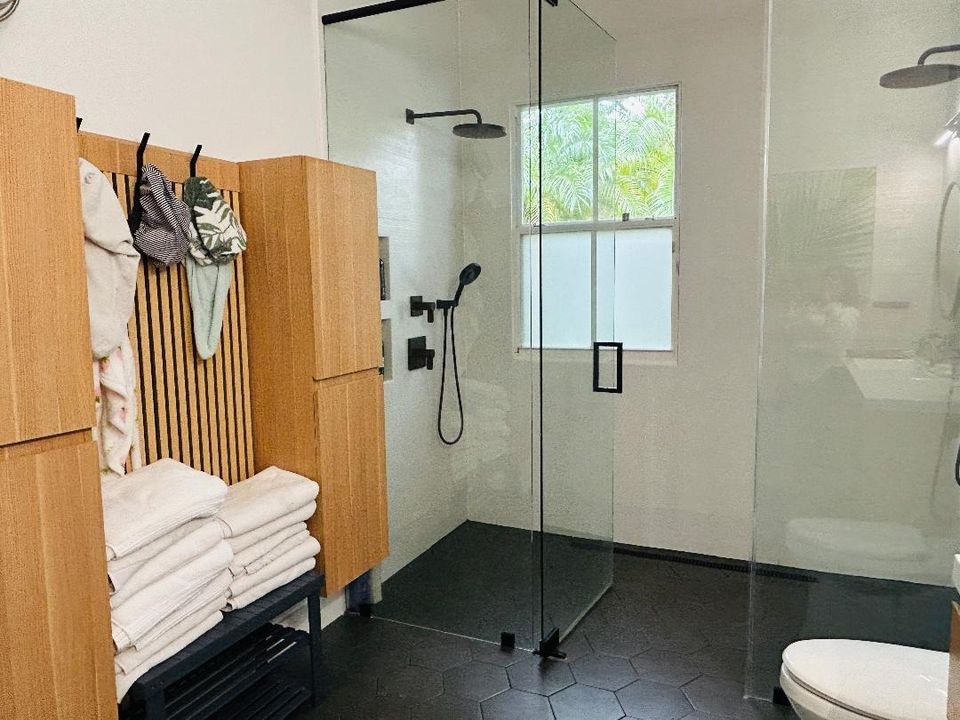 For Sale: $939,000 (3 beds, 2 baths, 1965 Square Feet)