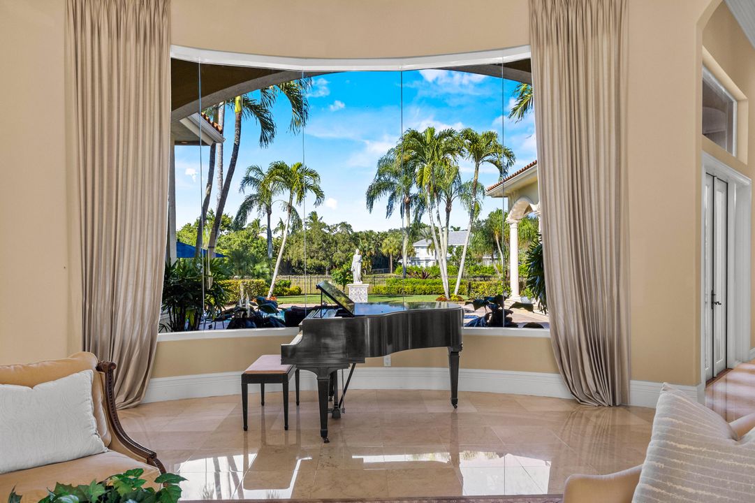 For Sale: $5,495,000 (6 beds, 5 baths, 6780 Square Feet)