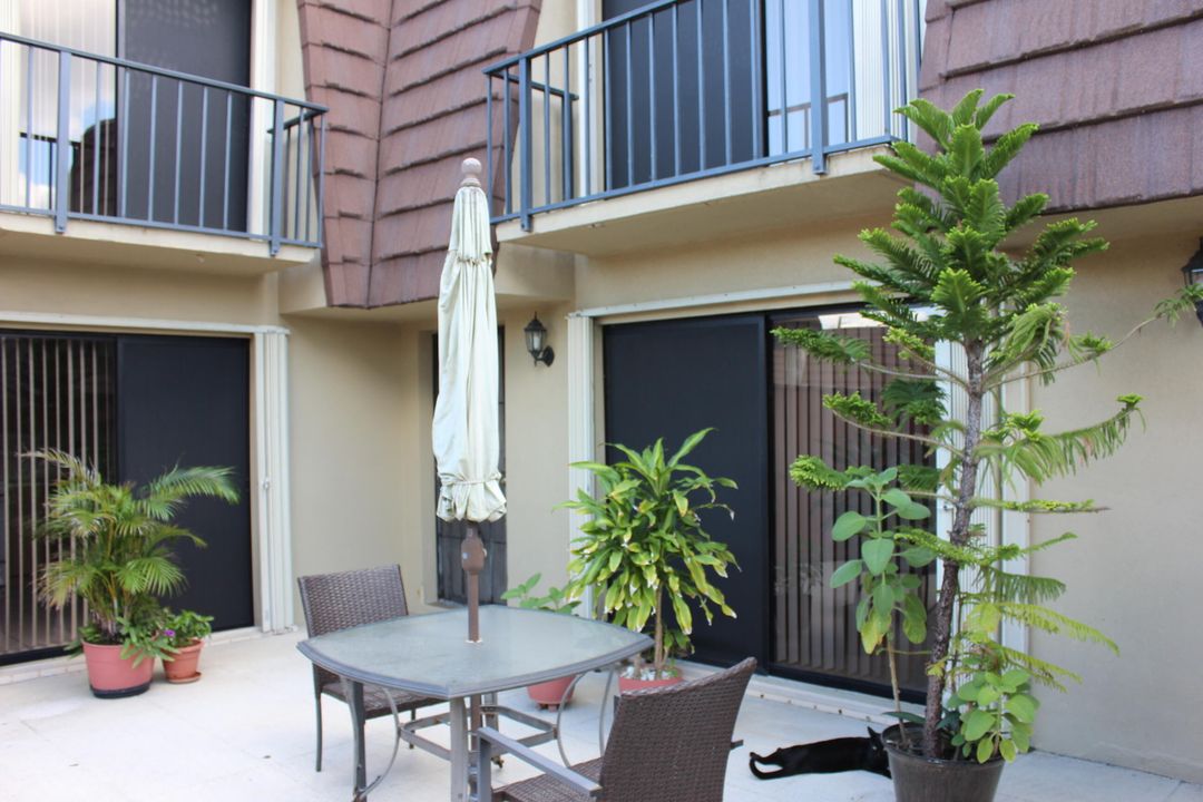 For Sale: $300,000 (2 beds, 2 baths, 1302 Square Feet)