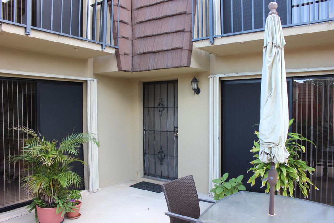 For Sale: $300,000 (2 beds, 2 baths, 1302 Square Feet)