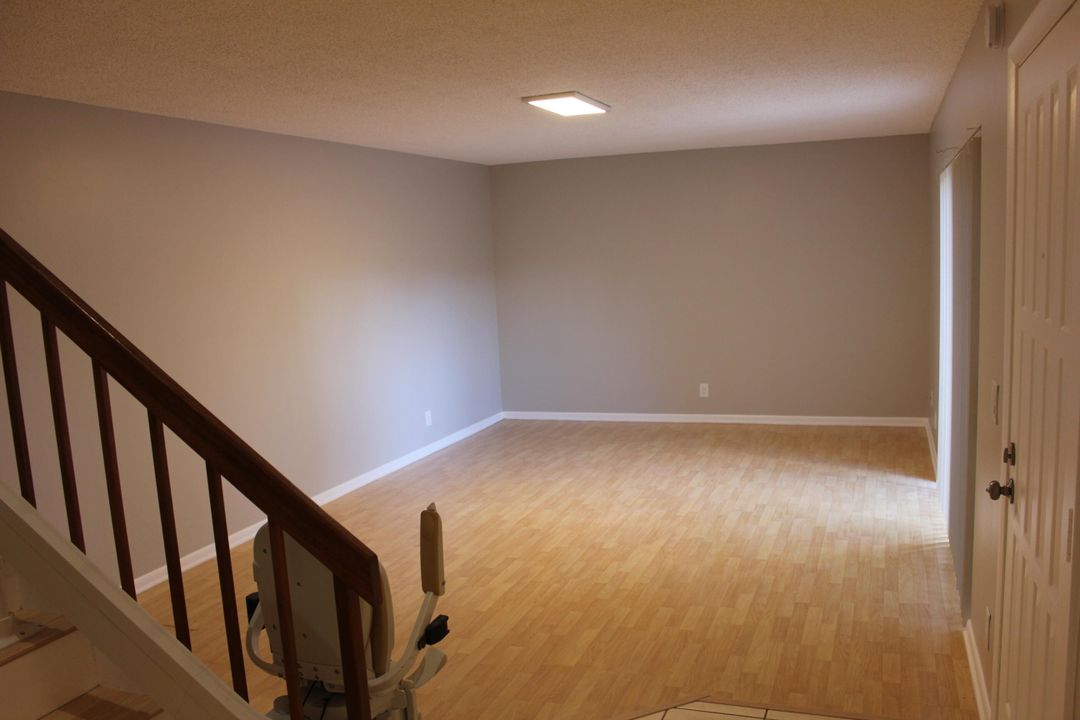 For Sale: $300,000 (2 beds, 2 baths, 1302 Square Feet)