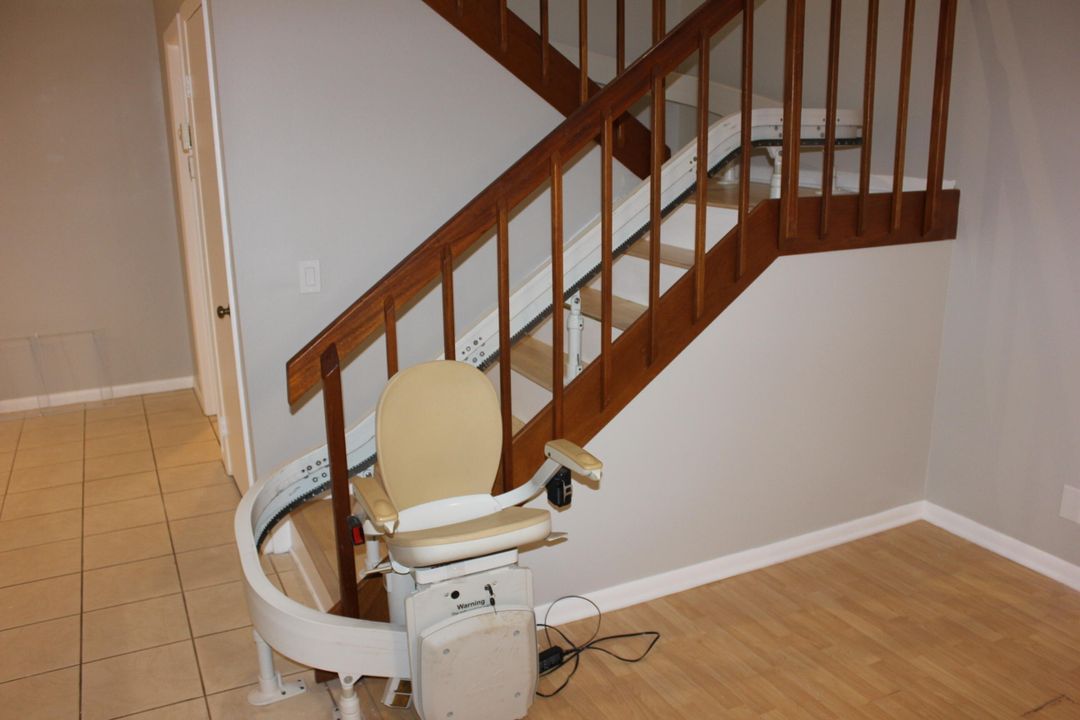 For Sale: $300,000 (2 beds, 2 baths, 1302 Square Feet)