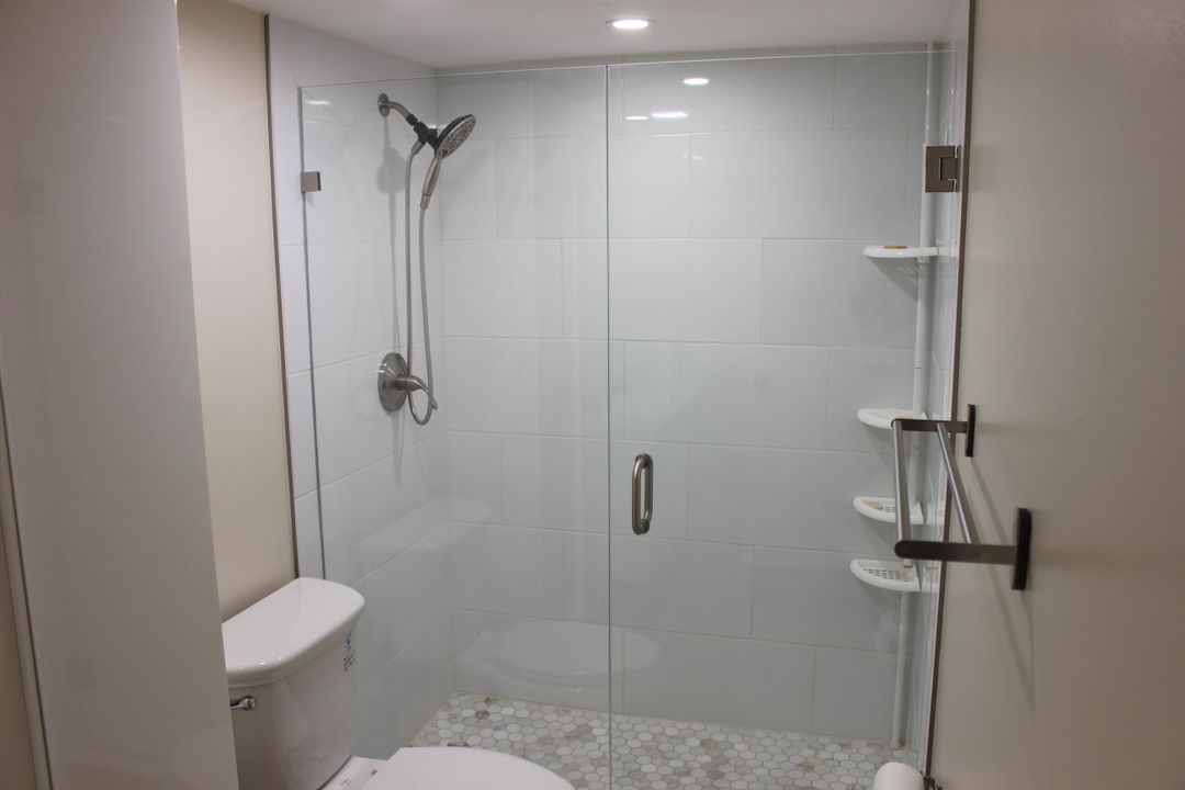 For Sale: $300,000 (2 beds, 2 baths, 1302 Square Feet)