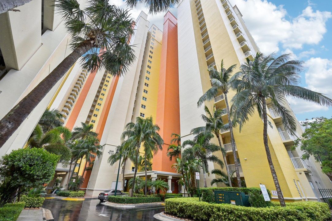 For Sale: $759,000 (3 beds, 3 baths, 1990 Square Feet)