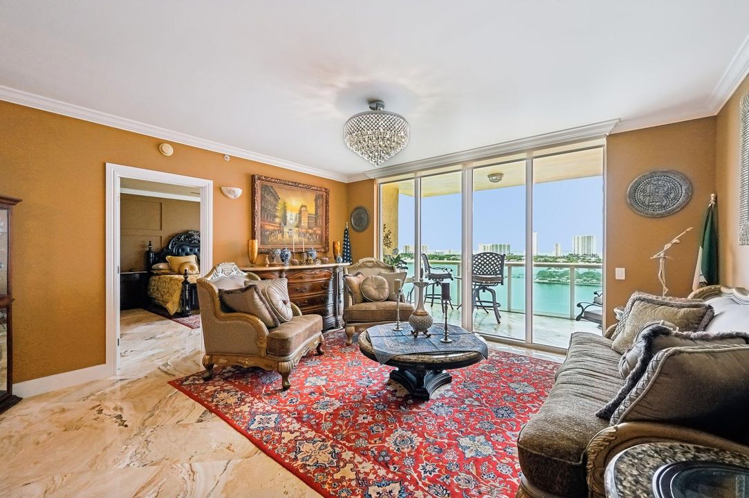 For Sale: $759,000 (3 beds, 3 baths, 1990 Square Feet)