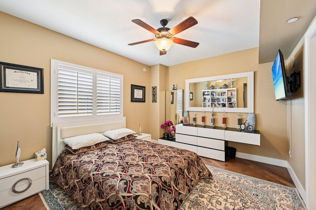 For Sale: $759,000 (3 beds, 3 baths, 1990 Square Feet)