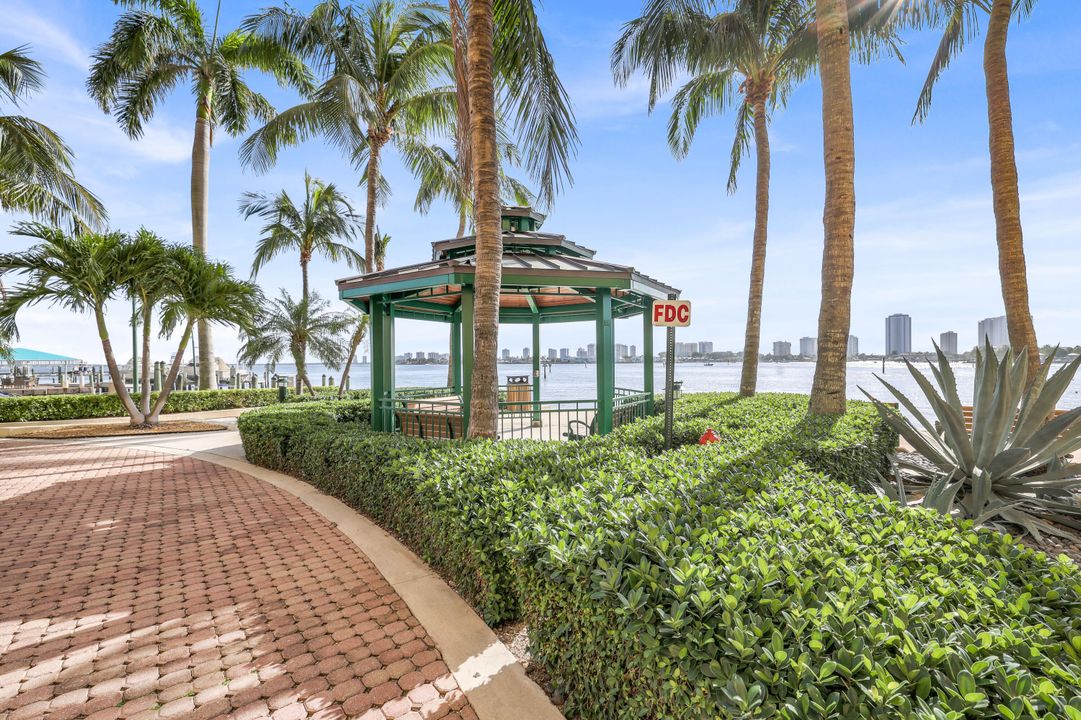 For Sale: $759,000 (3 beds, 3 baths, 1990 Square Feet)