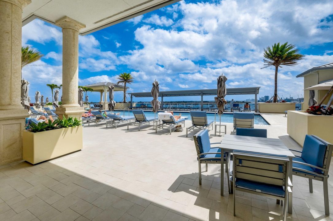 For Sale: $759,000 (3 beds, 3 baths, 1990 Square Feet)