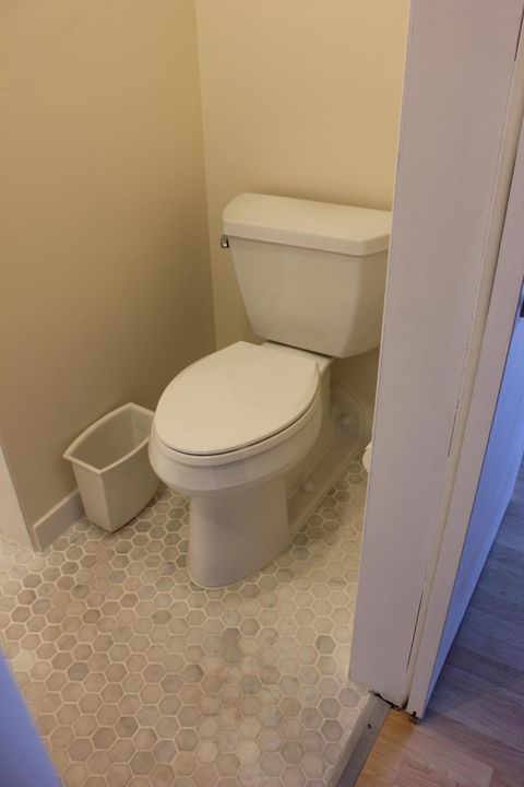 For Sale: $300,000 (2 beds, 2 baths, 1302 Square Feet)