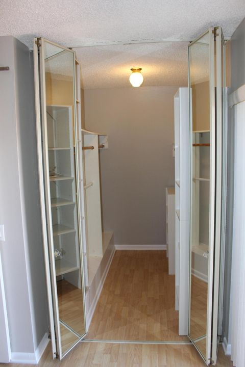 For Sale: $300,000 (2 beds, 2 baths, 1302 Square Feet)