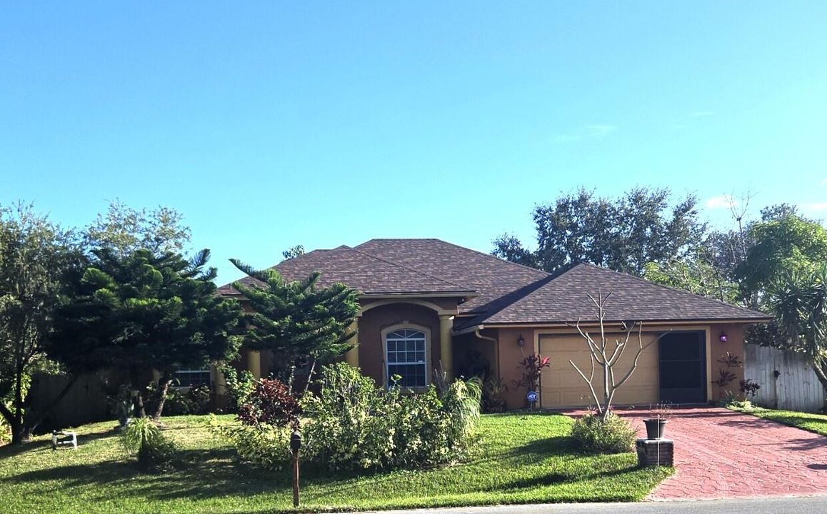 For Sale: $415,000 (3 beds, 2 baths, 2294 Square Feet)