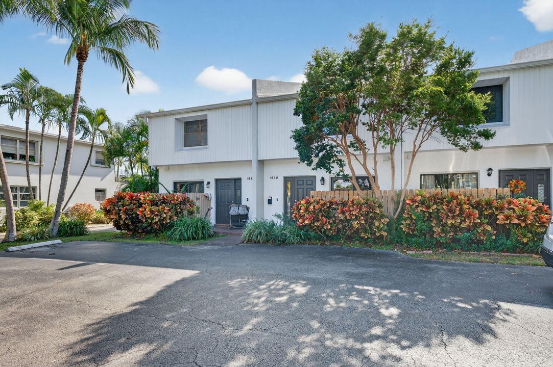 For Sale: $410,000 (2 beds, 2 baths, 1440 Square Feet)