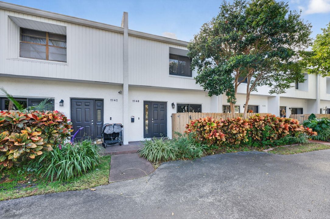 For Sale: $410,000 (2 beds, 2 baths, 1440 Square Feet)