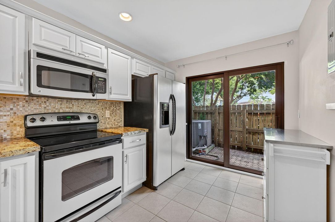 For Sale: $410,000 (2 beds, 2 baths, 1440 Square Feet)